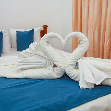 Hotel Sun Blue Uppuveli Exterior foto